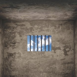 Počet vězňů klesá, české věznice i tak praskají ve švech
