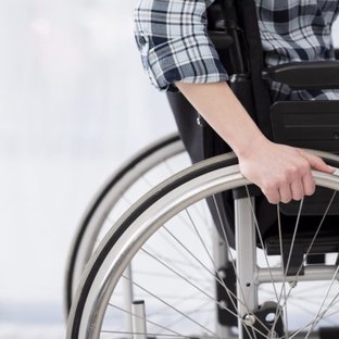 Výdaje na invalidní důchody loni přesáhly 50 miliard korun