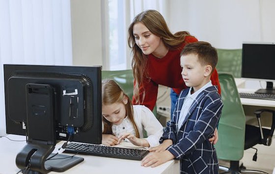 Počet počítačů na školách vzrostl od roku 2019 o polovinu